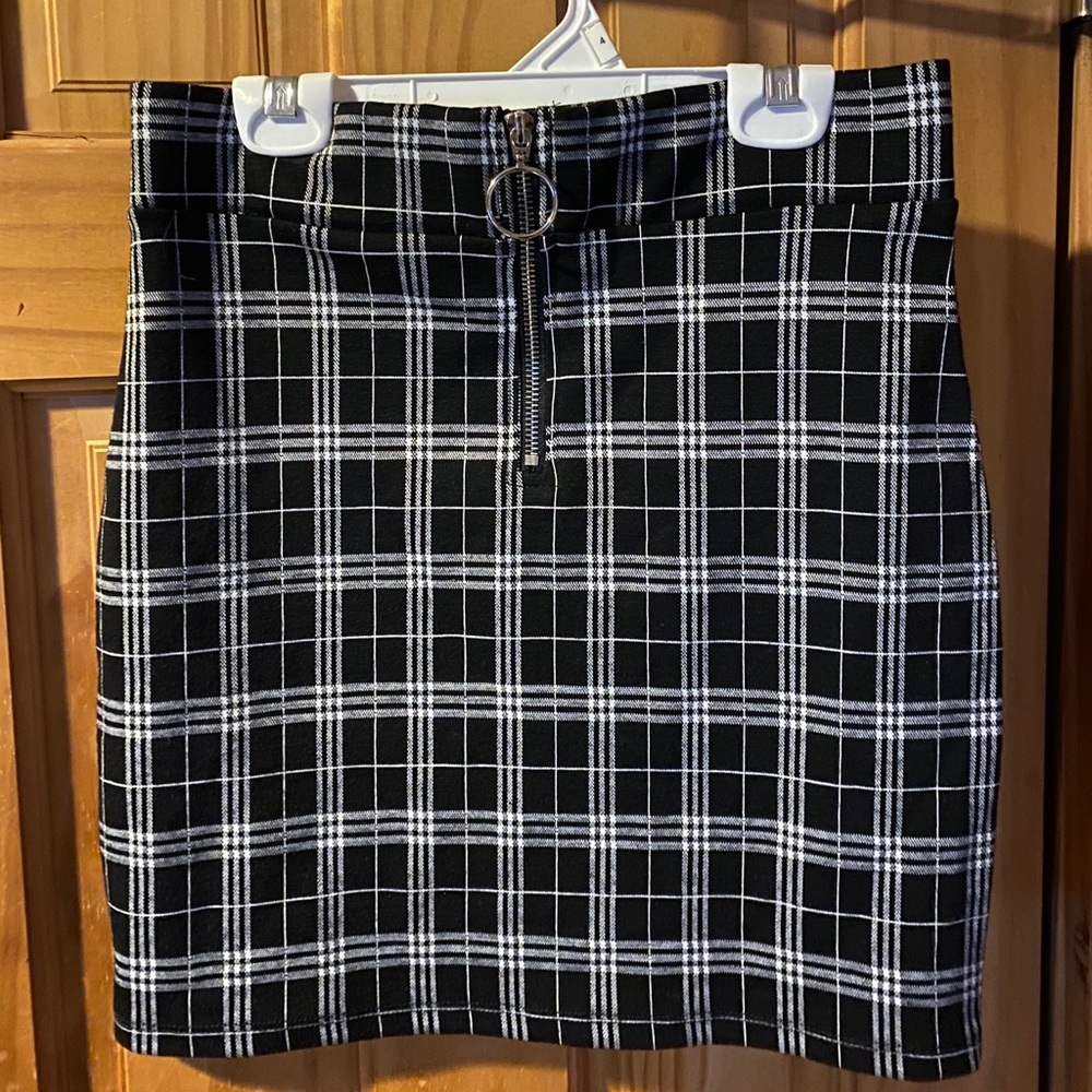 Plaid mini skirt with zipper in front